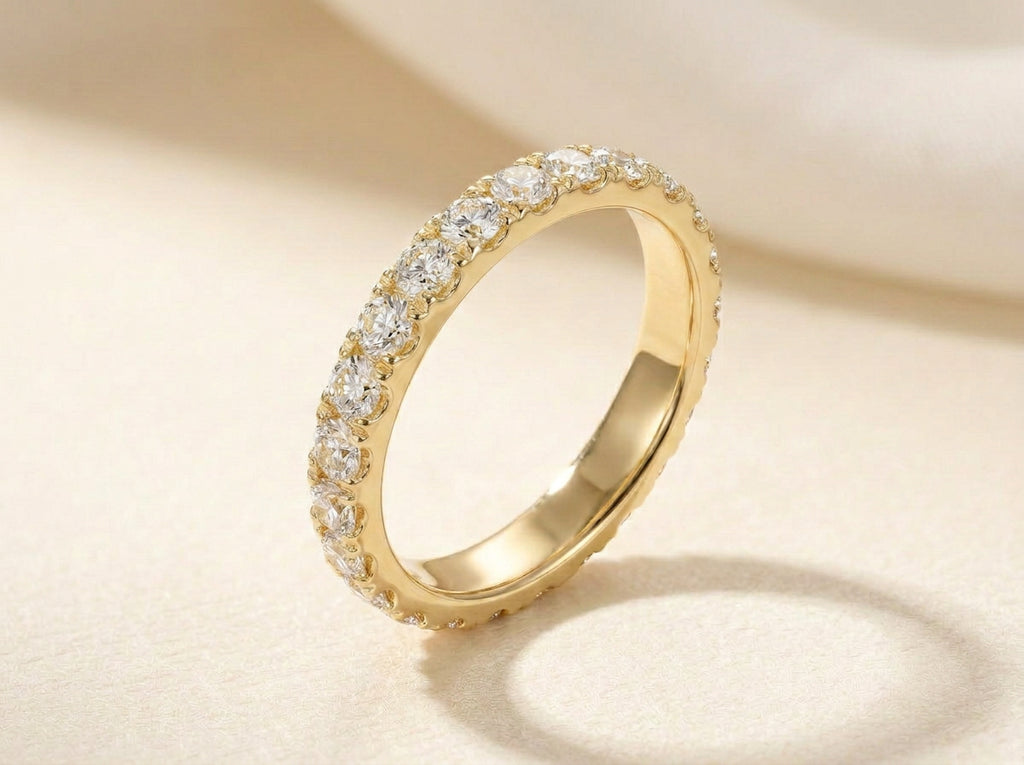 Eternity Pavé Ring Seitenansicht